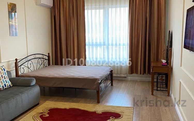 1-комнатная квартира · 45 м² · 13/17 этаж, Макатаева 2 за 370 000 ₸ в Алматы, Медеуский р-н — фото 2