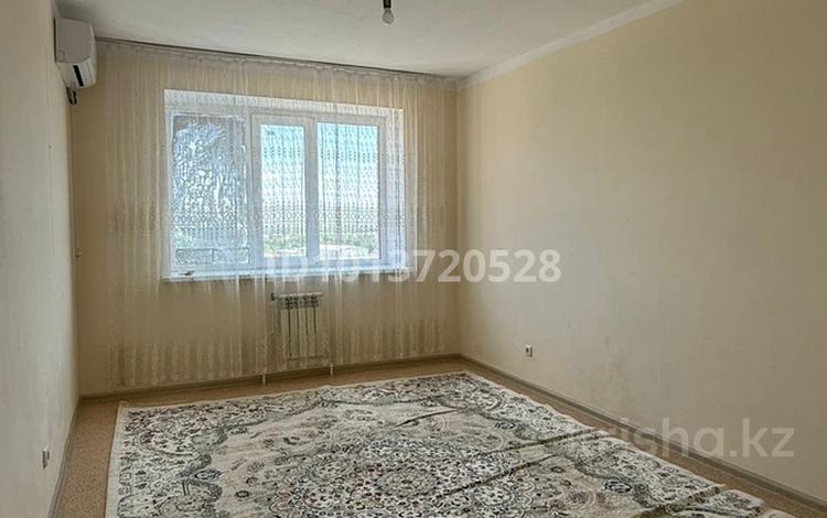 2-комнатная квартира · 60 м² · 8/10 этаж, Гагарина 1 — 22 школа за 20.5 млн ₸ в Уральске — фото 2