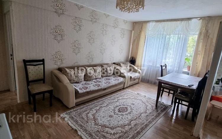 3-комнатная квартира, 58 м², 1/4 этаж, 1-й мкр 48 за 8.5 млн 〒 в Степногорске — фото 2
