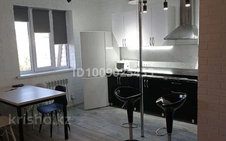 1-комнатная квартира · 42 м² · 6/6 этаж, мкр Айнабулак-2 40-А за 220 000 ₸ в Алматы, Жетысуский р-н — фото 2