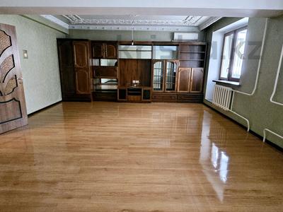 3-комнатная квартира · 98 м² · 3/5 этаж, Абдуллиных 43 — Айтекеби за 125 млн 〒 в Алматы, Медеуский р-н