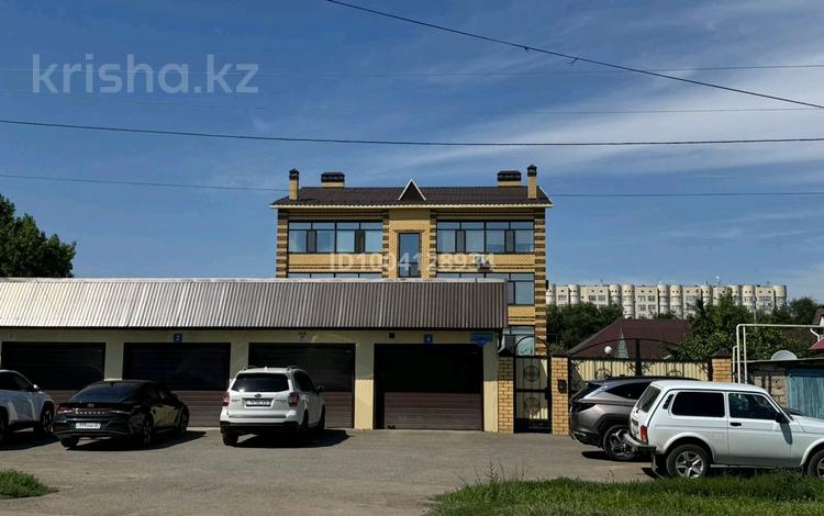 3-комнатная квартира · 110.2 м² · 3/3 этаж, Доспанова 139 — Универмаг за 50 млн ₸ в Уральске — фото 2
