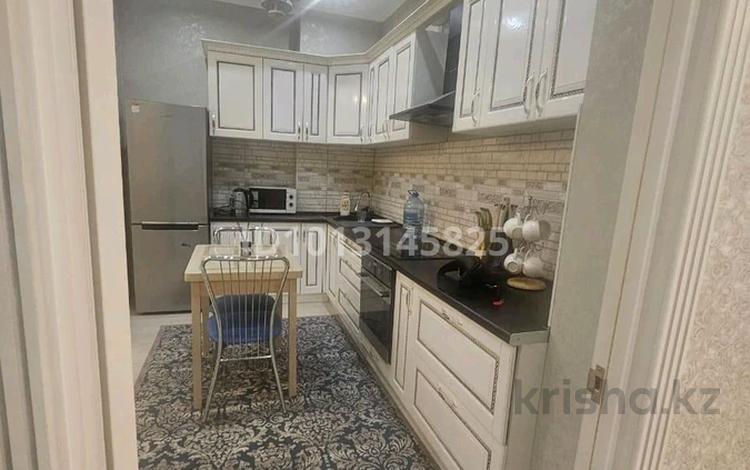 2-бөлмелі пәтер · 70 м² · 3/20 қабат, Самал-2 ш/а. 33а — Samal towers, бағасы: 25 000 ₸ в Алматы, Медеуский р-н — фото 2