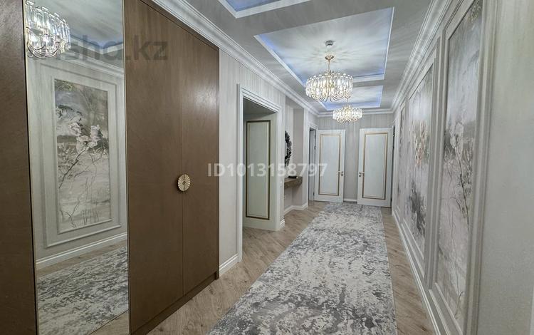 4-комнатная квартира · 198 м² · 10/16 этаж, Байтерекова 100/4 за 195 млн ₸ в Шымкенте, Каратауский р-н — фото 2