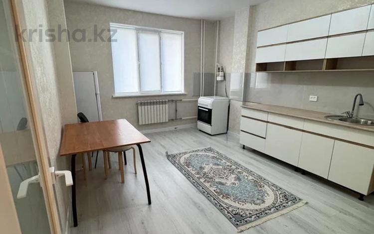 1-комнатная квартира · 45 м² · 3/5 этаж, мкр Нурсая 18 за 250 000 ₸ в Атырау — фото 2