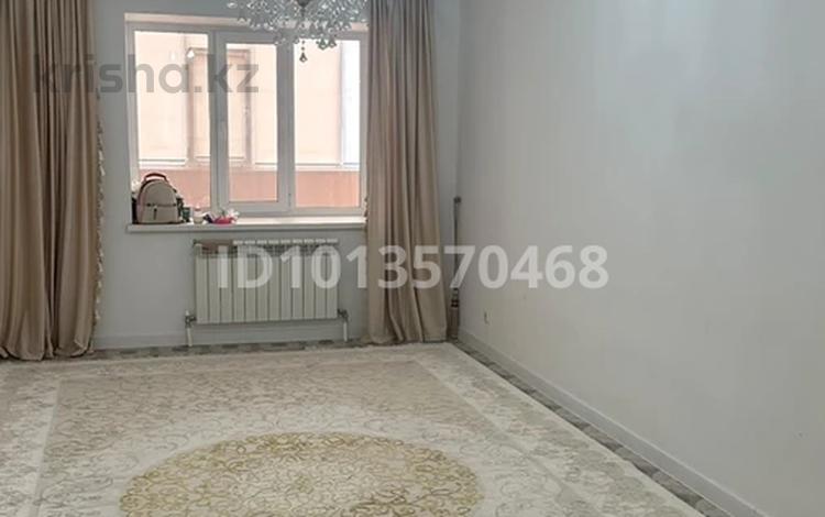 3-комнатная квартира · 85.5 м² · 4/9 этаж, мкр. Алтын орда, Тәуелсіздік 13 — Тәуелсіздік көшесінің бойында орналасқан, қарама-қарсы бағытта Анвар бар, аулада Білім орналасқан, жан-жағында балабақшалар бар. за 220 000 ₸ в Актобе — фото 2