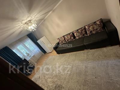 3-комнатная квартира · 60 м² · 2/5 этаж, мкр Аксай-2 22 — Толе би-Момышулы за 39 млн ₸ в Алматы, Ауэзовский р-н