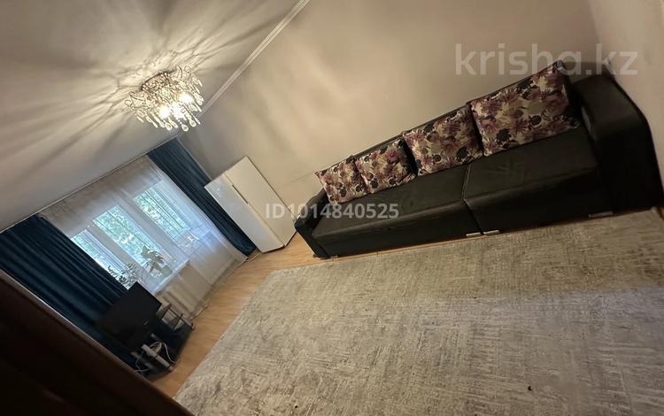 3-комнатная квартира · 60 м² · 2/5 этаж, мкр Аксай-2 22 — Толе би-Момышулы за 39 млн ₸ в Алматы, Ауэзовский р-н — фото 2