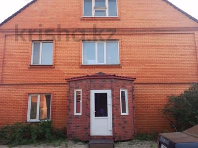 Дом · 7 комнат · 360 м², Жабаева 95 за 100 000 〒 в Петропавловске