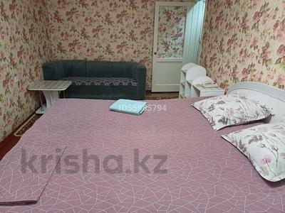 1-комнатная квартира · 30 м² · 5/5 этаж, 12-й микрорайон, 12-й мкр. ул. Валиханова — ул. Сайрамская за 15 000 ₸ в Шымкенте, Енбекшинский р-н