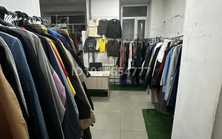 Готовый Second Hand с товаром и оборудованием · 37 м² за ~ 1.3 млн ₸ в Караганде, Казыбек би р-н — фото 2