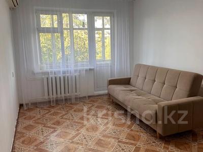 2-бөлмелі пәтер · 45 м² · 4/5 қабат, Абая, бағасы: 13.5 млн ₸ в Уральске