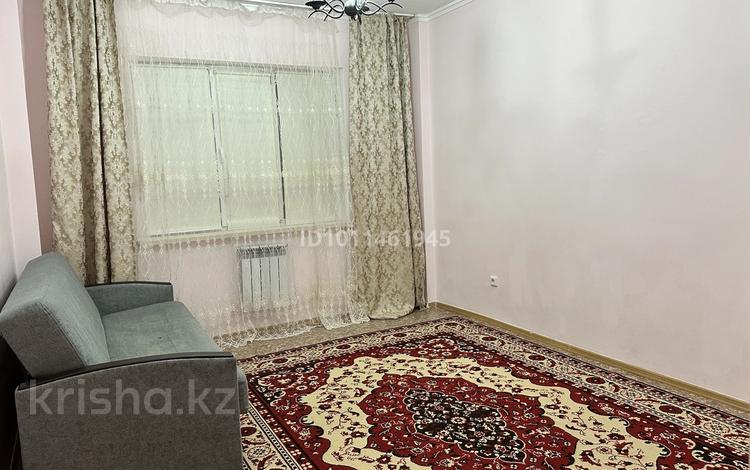 2-комнатная квартира · 55 м² · 3/6 этаж, мкр Нурсая 70 за 180 000 〒 в Атырау — фото 2