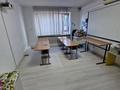 Свободное назначение, офисы, магазины и бутики, общепит, салоны красоты, бани, гостиницы и зоны отдыха, фитнес и спорт, медцентры и аптеки, образование, развлечения, конференц-залы, кабинеты и рабочие места, студии · 150 м² за 1.4 млн ₸ в Алматы, Медеуский р-н — фото 3