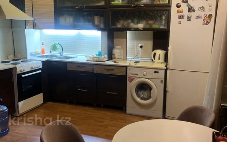 2-комнатная квартира · 59 м² · 4/10 этаж, Шахтеров 70 за 19.5 млн 〒 в Караганде, Казыбек би р-н — фото 2