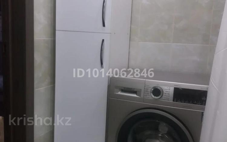 1-комнатная квартира · 40 м² · 5/5 этаж, мкр Аксай-5 8 за 230 000 ₸ в Алматы, Ауэзовский р-н — фото 2
