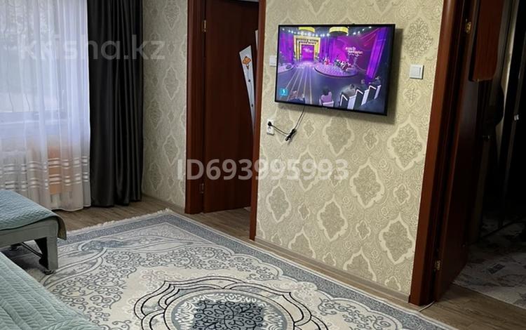 3-комнатная квартира, 47.8 м², 1/5 этаж, Камзина 11 за 7.5 млн 〒 в Аксу — фото 2