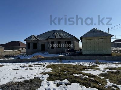 Отдельный дом · 6 комнат · 200 м² · 15 сот., мкр Актас — Акжарда шугыл сатылым 15 сотк 2 болмели временка жанында дау уи бар 12,50*14,50 кришасы жабылган стияжкасы куиылган иш сыланган пласкик терезеси даиын тур 120 кв кафели даиын навестин темирлери даиын косымша касында тагы бир уидин фундаменти куиылган 13*14 газ су свет косылган коше асфалд тратуар бари бар мектепке жахын за 23 млн 〒 в Шымкенте, Туран р-н