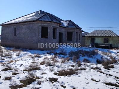 Отдельный дом · 6 комнат · 200 м² · 15 сот., мкр Актас, Мкр Акжар — Акжарда шугыл сатылым 15 сотк 2 болмели временка жанында дау уи бар 12,50*14,50 кришасы жабылган стияжкасы куиылган иш сыланган пласкик терезеси даиын тур 120 кв кафели даиын навестин темирлери даиын косымша касында тагы бир уидин фундаменти куиылган 13*14 газ су свет косылган коше асфалд тратуар бари бар мектепке жахын за 19.5 млн ₸ в Шымкенте, Туран р-н