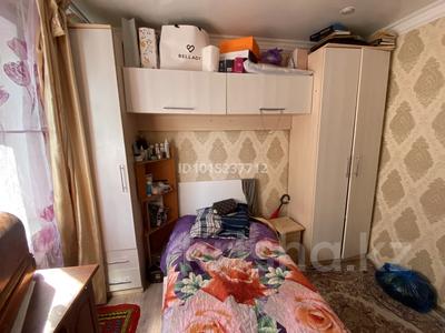 4-комнатная квартира · 60.5 м² · 2/5 этаж, Майкудук, 15й микрорайон 3 за 15.5 млн ₸ в Караганде, Алихана Бокейханова р-н