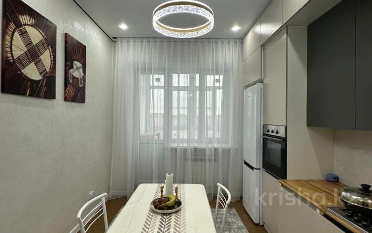 1-комнатная квартира · 47.8 м² · 9/10 этаж, проспект Алии Молдагуловой за 22.2 млн ₸ в Актобе — фото 2