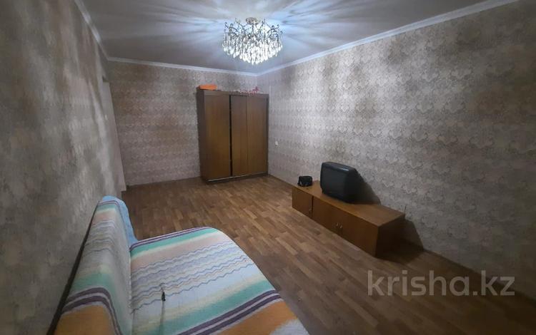 1-комнатная квартира, 32 м², 4/5 этаж помесячно, Мусрепова за 110 000 〒 в Петропавловске — фото 2