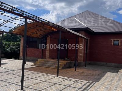 Продажа домов и дачи в Западно-Казахстанской обл.: Дача · 5 комнат · 190 м² · 9 сот., Садовая за 52 млн 〒 Дача · 5 комнат · 190 м² · 9 сот., Садовая за 52 млн 〒 в Уральске