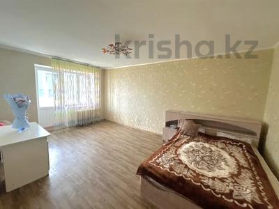 2-комнатная квартира · 70 м² · 2/6 этаж, Жангир Хана за 19 млн 〒 в Уральске