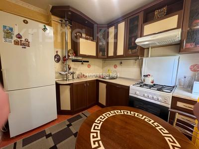 2-комнатная квартира · 48.9 м² · 2/5 этаж, мкр 8, Александра Алексеевича Гришина 70к2 — Университет Байшева, ТД Алтай, ГК Саздинский за 16.5 млн 〒 в Актобе