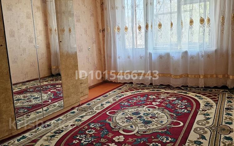1-комнатная квартира · 32 м² · 4/5 этаж, мкр Талас 10 — Находится возле магазина Руслан, вдоль дороги за 80 000 ₸ в Таразе — фото 2