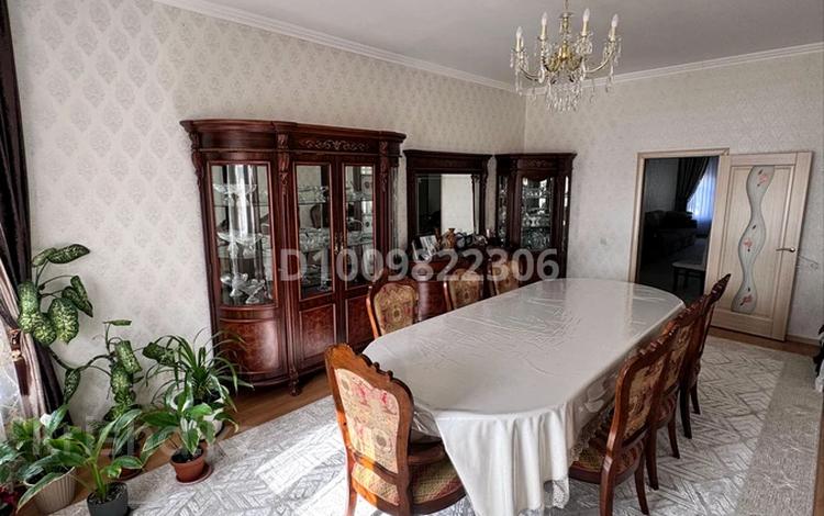 Отдельный дом · 6 комнат · 256 м² · 10 сот., Кызыл тобе 2 1183 за 45 млн 〒 в Кызылтобе 2 — фото 2