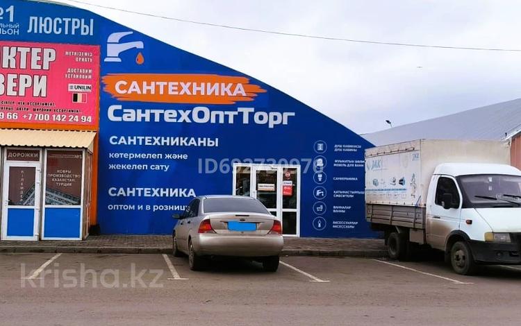 Магазин бытовой сантехники, 360 м² за 18 млн 〒 в Караганде, Казыбек би р-н — фото 11