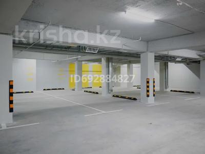 Паркинг • 12 м² • Сауран 10 В — Возле заправки KazakhOil, Торгового дома Сауран и Анвар за 1.8 млн 〒 в Астане, Есильский р-н