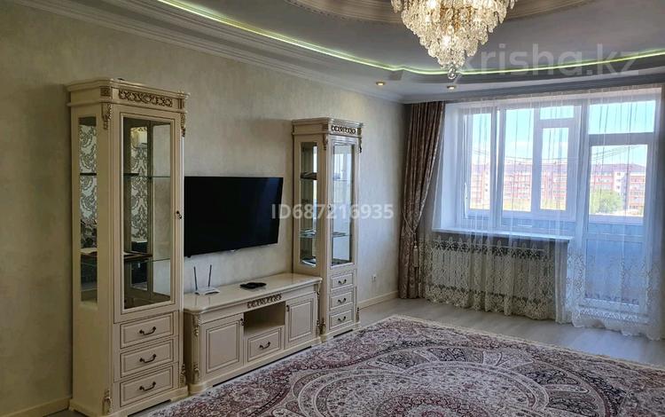 2-комнатная квартира · 75 м² · 4/5 этаж, мкр 4, Мкр. 4 27/2 за 29.9 млн ₸ в Уральске — фото 5