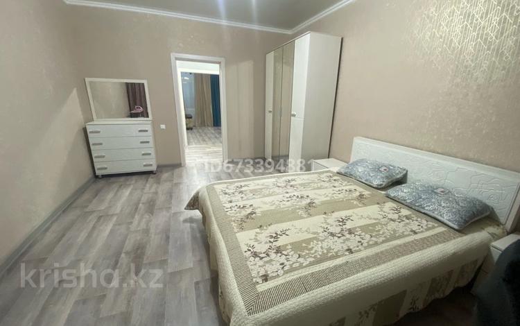 3-комнатная квартира, 100 м² посуточно, Караменде Би 6 за 45 000 〒 в Балхаше — фото 2