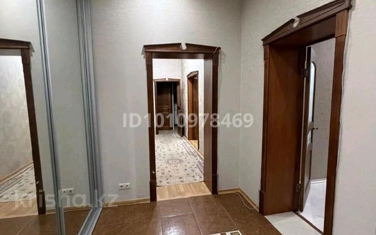 4-бөлмелі пәтер · 130 м² · 1/4 қабат, ескалиева 301, бағасы: 60 млн ₸ в Уральске — фото 2