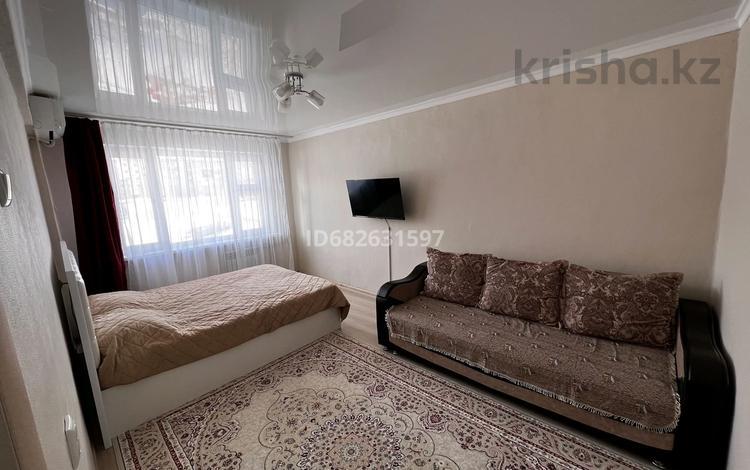 1-комнатная квартира, 32 м², 3/5 этаж посуточно, Мухамеджанова 7 за 8 000 〒 в Балхаше — фото 2