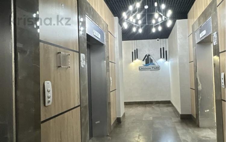 1-комнатная квартира · 60 м² · 4/10 этаж, Шарипова 28/1 за 300 000 ₸ в Атырау, мкр Жилгородок — фото 2