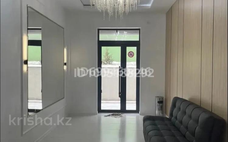 Свободное назначение, офисы, салоны красоты, медцентры и аптеки, образование, развлечения, конференц-залы, кабинеты и рабочие места, студии · 185 м² за 1 млн 〒 в Шымкенте, Аль-Фарабийский р-н — фото 2