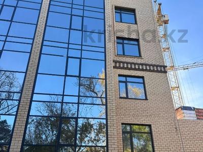 4-комнатная квартира · 201 м² · 9/10 этаж, Партизанская 158/2 за 133 млн 〒 в Петропавловске