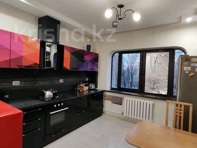 2-бөлмелі пәтер, 60 м², 5/5 қабат, мкр Аксай-2 — Елемесова, бағасы: 32 млн 〒 в Алматы, Ауэзовский р-н