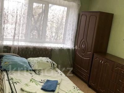 1-комнатная квартира, 32 м², 3/5 этаж посуточно, Майкудук, 12й микрорайон 5 — Горняк 12мкр Майкудук за 6 000 〒 в Караганде, Алихана Бокейханова р-н