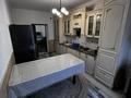 Отдельный дом · 3 комнаты · 120 м² · 11 сот., мкр Кокарна, Богенбай Батыр -28 28 — Светафордан аскан бойда он жагында стройтельный магазин курылыс алемине карсы бетинде тур.Времянкасы жалга берилип тур гаражы бар жылы ..жери 10 соток.Тез арада сатылады за 35 млн ₸ в Атырау — фото 2