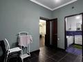 Отдельный дом · 3 комнаты · 120 м² · 11 сот., мкр Кокарна, Богенбай Батыр -28 28 — Светафордан аскан бойда он жагында стройтельный магазин курылыс алемине карсы бетинде тур.Времянкасы жалга берилип тур гаражы бар жылы ..жери 10 соток.Тез арада сатылады за 35 млн ₸ в Атырау — фото 9