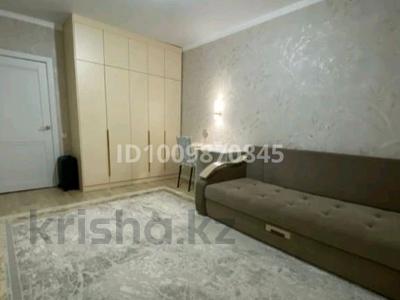 1 комната · 45 м² · 5/9 этаж, Политехническая 1/1 — 31 школа за 35 000 〒 в Уральске, мкр Школьник