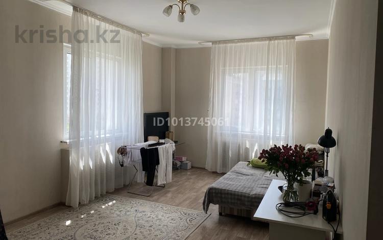 2-комнатная квартира · 71 м² · 6/9 этаж, Д. Кунаева 35 за 39.6 млн ₸ в Астане, Есильский р-н — фото 2
