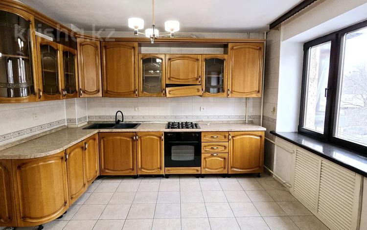 3-комнатная квартира · 86 м² · 4/5 этаж, Абдуллиных 43 — Айтекеби за 80 млн ₸ в Алматы, Медеуский р-н — фото 2