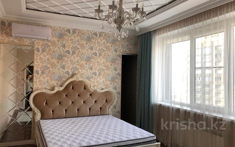 3-комнатная квартира, 130 м², 13/21 этаж помесячно, Аль-Фараби 21