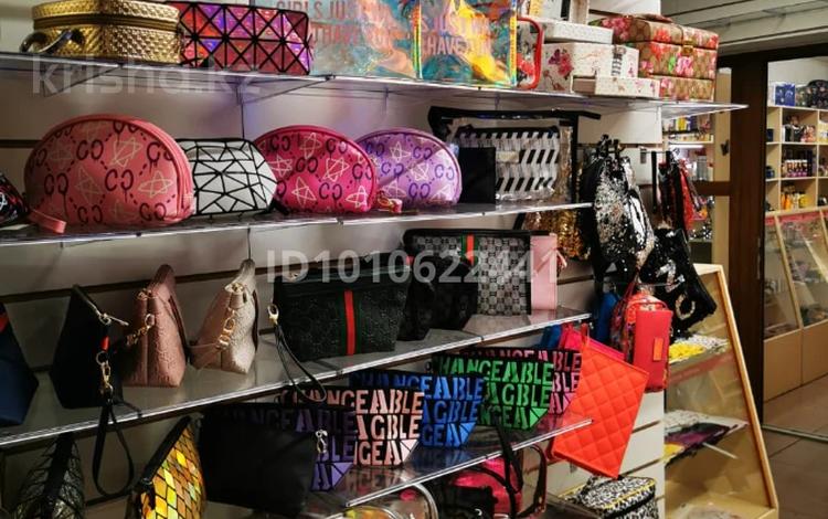 Свободное назначение, офисы, магазины и бутики, склады, общепит, салоны красоты, фитнес и спорт, медцентры и аптеки, образование, развлечения, конференц-залы, кабинеты и рабочие места, студии · 28 м² за 252 000 〒 в Алматы, Алмалинский р-н — фото 2