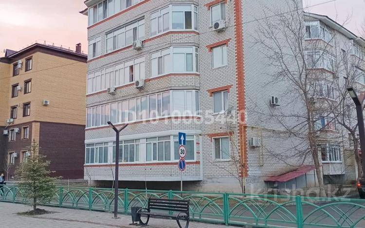 3-бөлмелі пәтер · 106 м² · 1/5 қабат, мкр Кунаева 74 — Возле 44 школы, бағасы: 43 млн ₸ в Уральске — фото 3